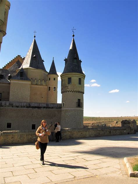 Alcázar of Segovia: Unescon suojelema historiallinen linnoitus ihmeellisen maiseman keskellä!