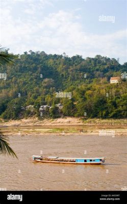  Xieng Maen Floating Market – Mystifying Mekong Magic and a Culinary Adventure!