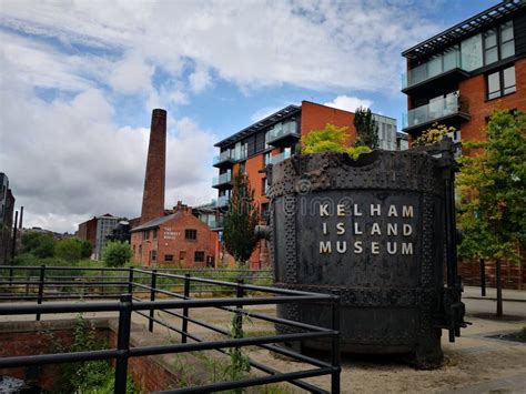  Kelham Island Museum: Unohtamaansa Teollisen Menneisyyden Jälkiä ja Vintage-Autojen Hienoja Näkymiä!