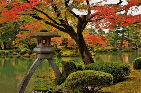  Kenrokuen Garden: Kauniin harmonian ja rauhoittavan luonnon oasi Kanazawassa!