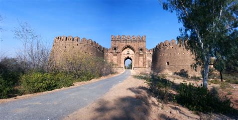  Rohtas Fort – Unescon suosima historiallinen linnoitus Pakistanin sydämessä!