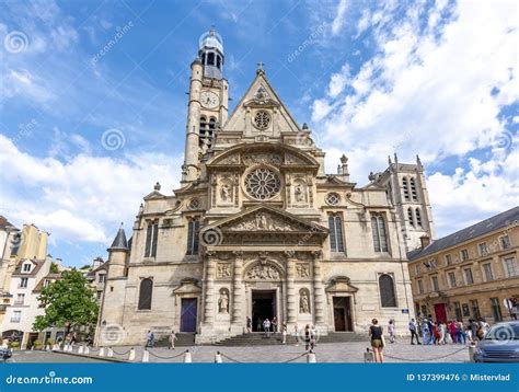 Saint-Étienne-du-Mont! A Hidden Gem of Gothic Splendor and Intriguing History