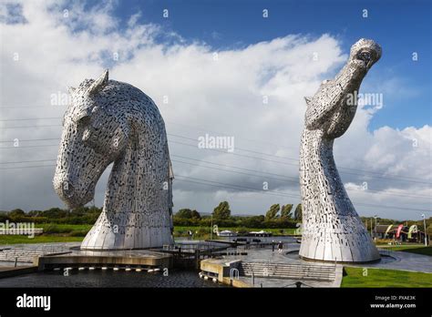 The Kelpies, Majestic Steel Sculptures that Breathe Life into Scottish Folklore!