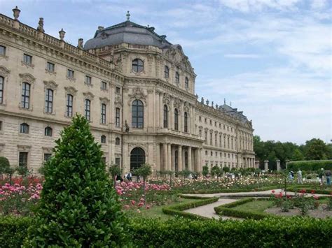 Würzburger Residenz: Arkkitehtuurinen Helmi ja Historiallinen Aarre Troolista!